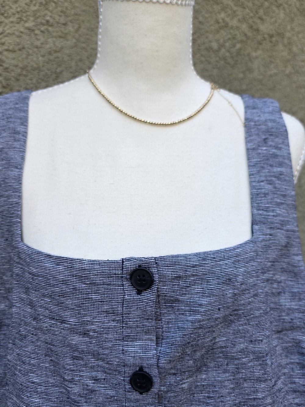LOFT Blue Textured Button-Front Crop Tank - Picture 3 of 9